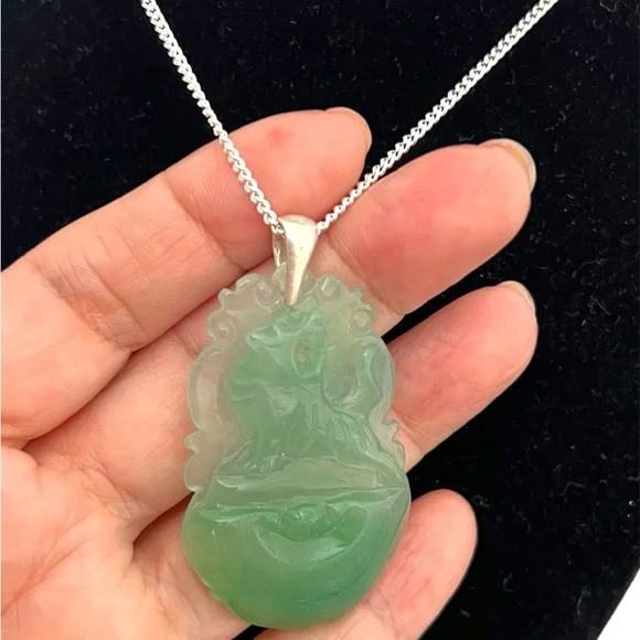 Large Green Jade glass Pendant & silver Necklace - Picture 2 of 4